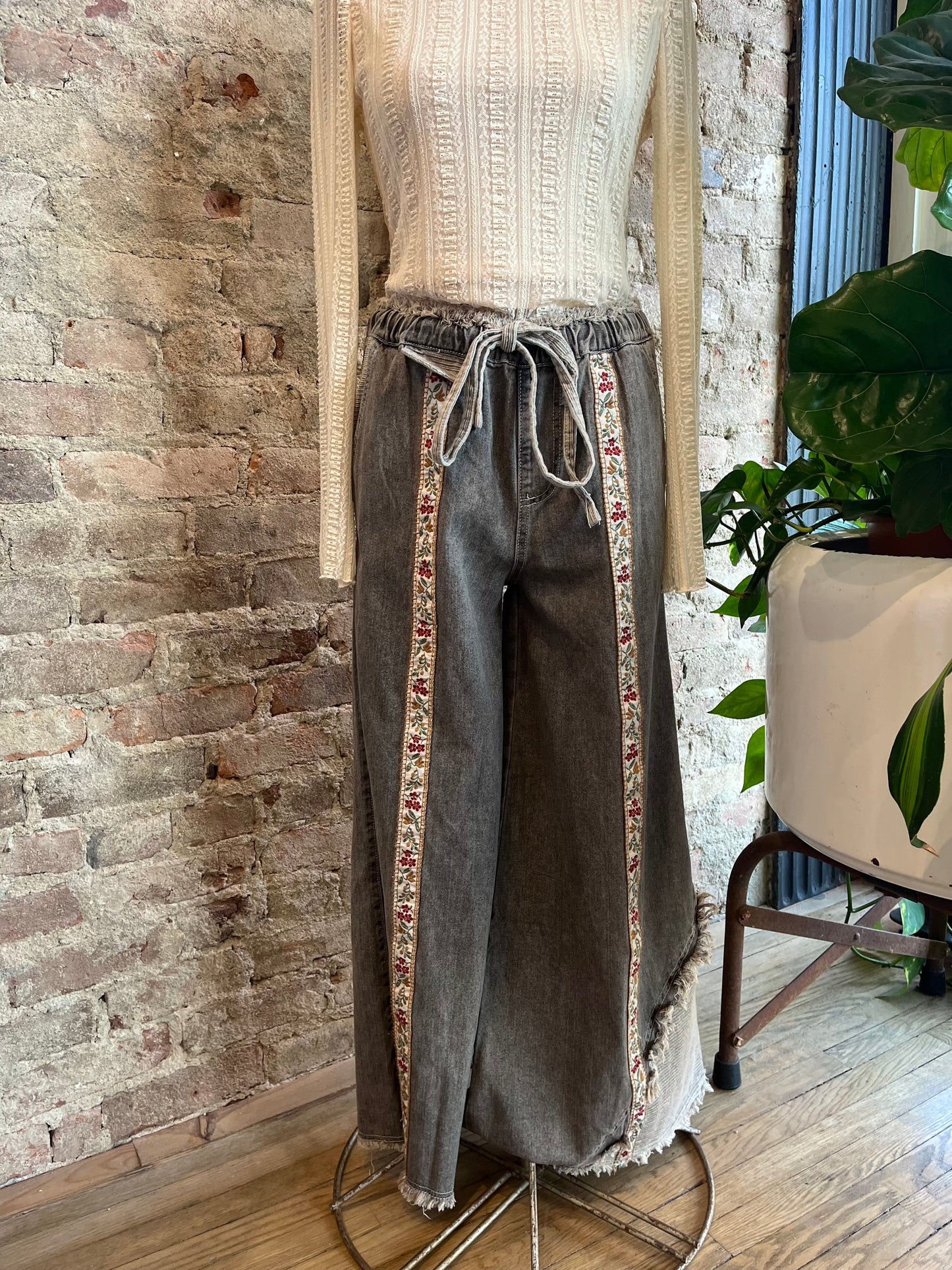 Pol Floral Trim Pants