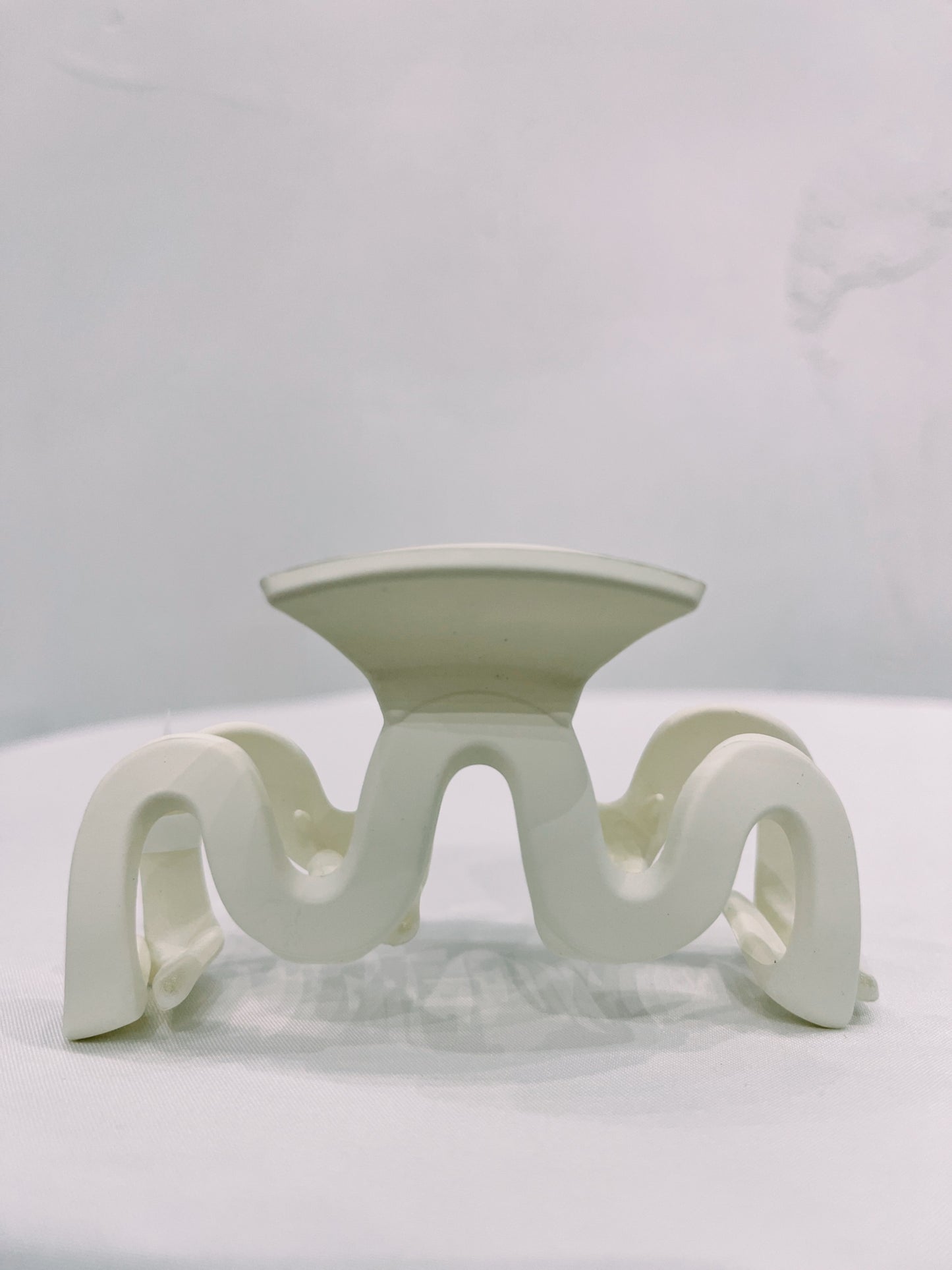 Matte Wavy Claw Clip