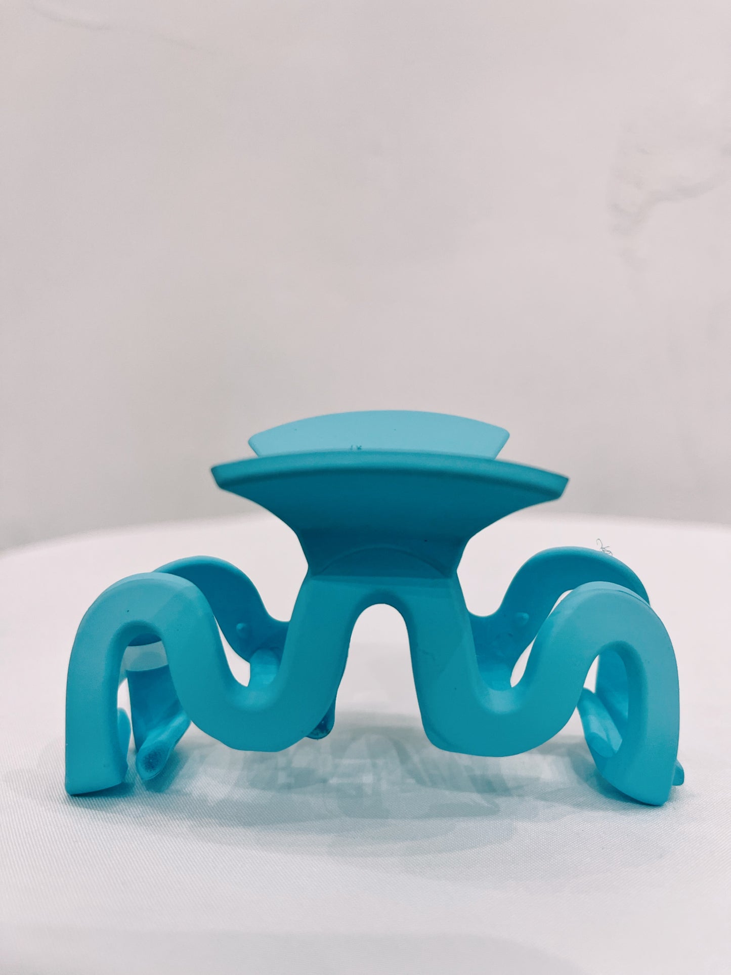 Matte Wavy Claw Clip