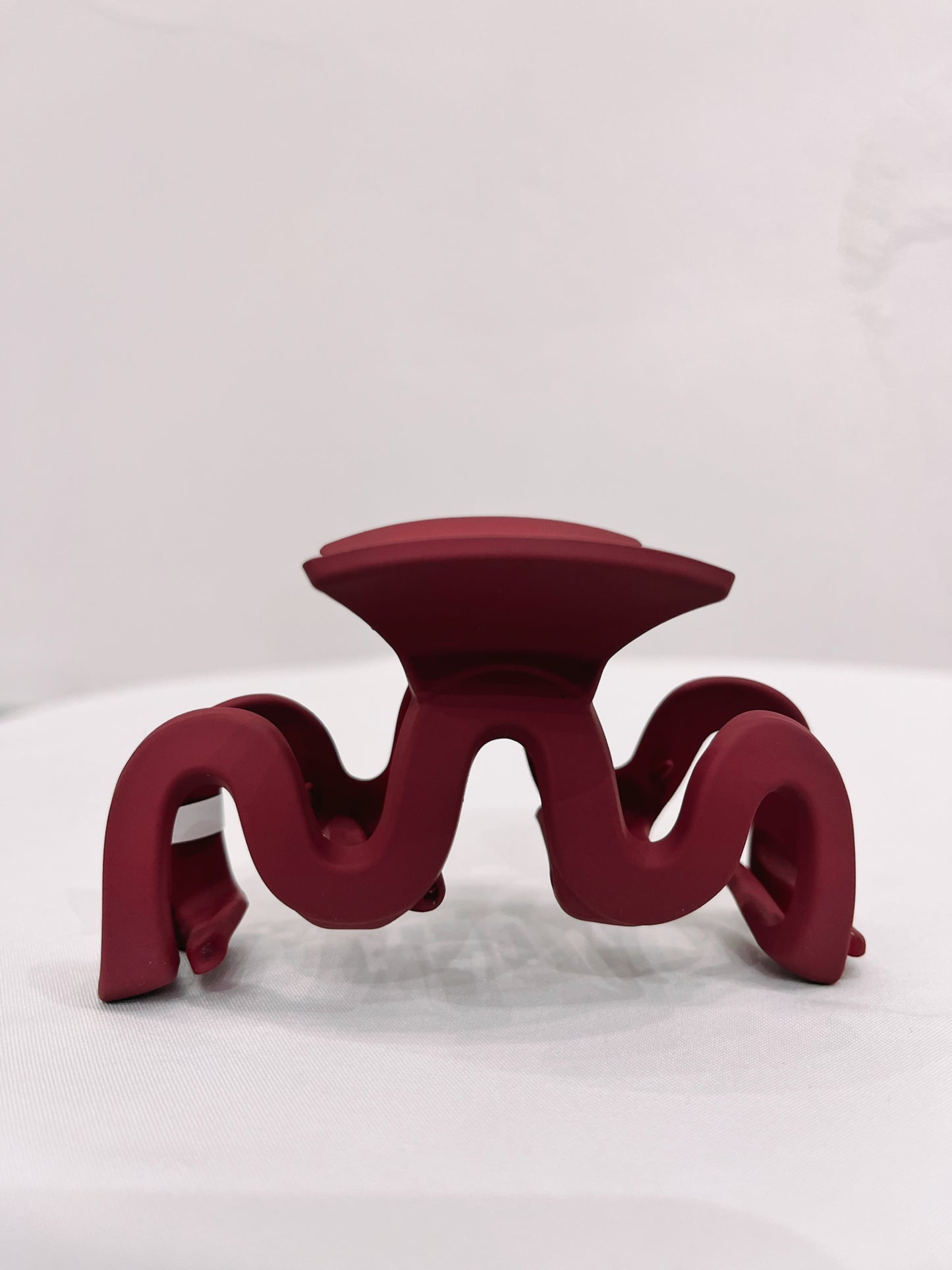 Matte Wavy Claw Clip