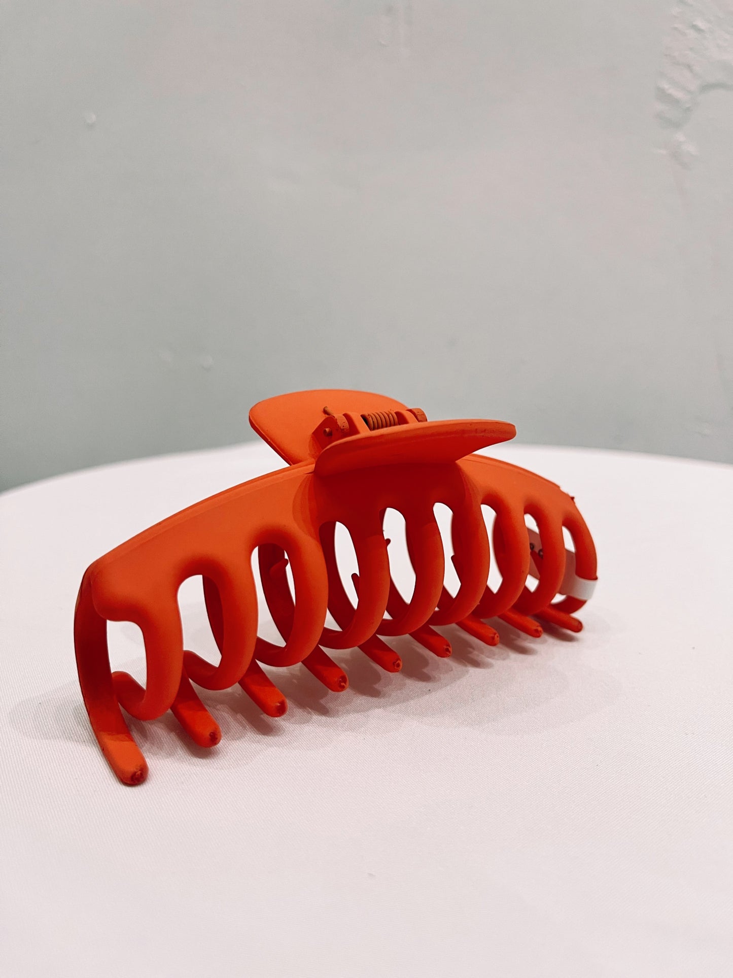 Oversized Matte Hair Claw