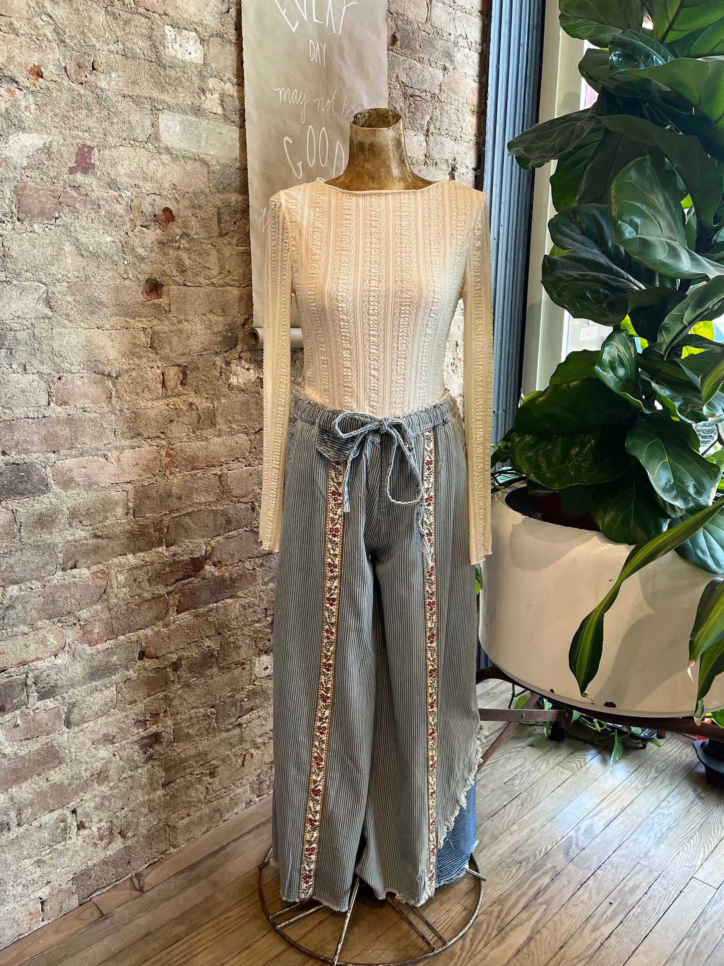 POL Floral Trim Pants