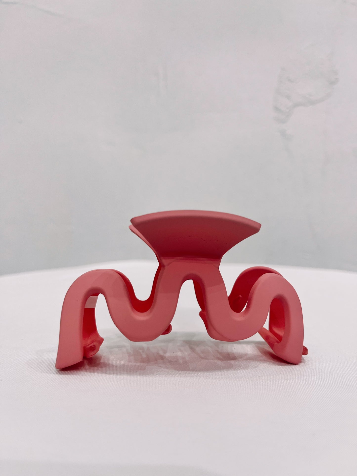 Matte Wavy Claw Clip