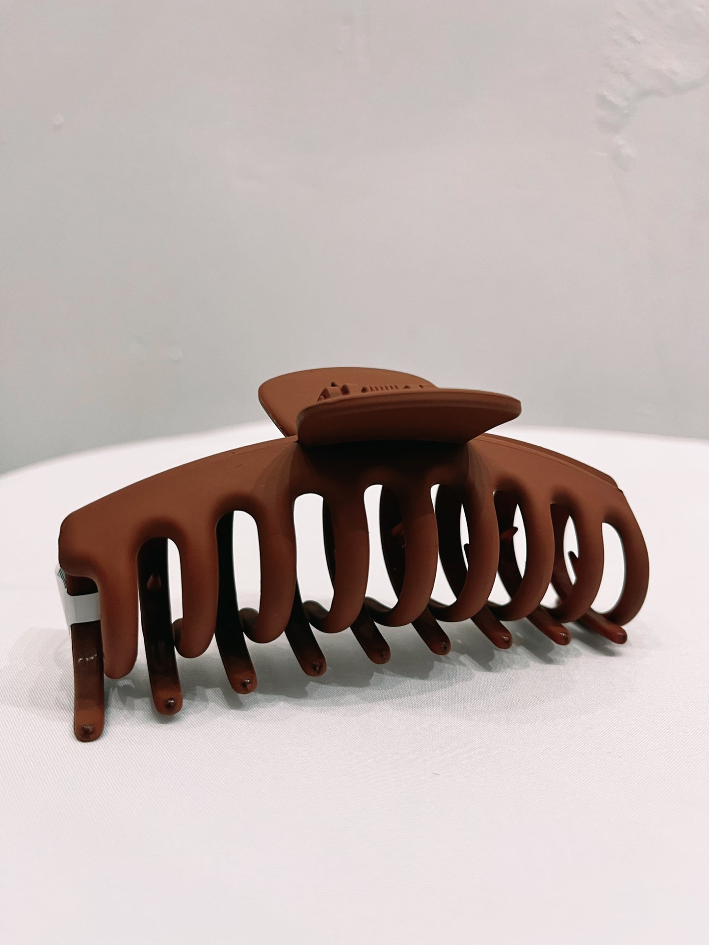 Oversized Matte Hair Claw