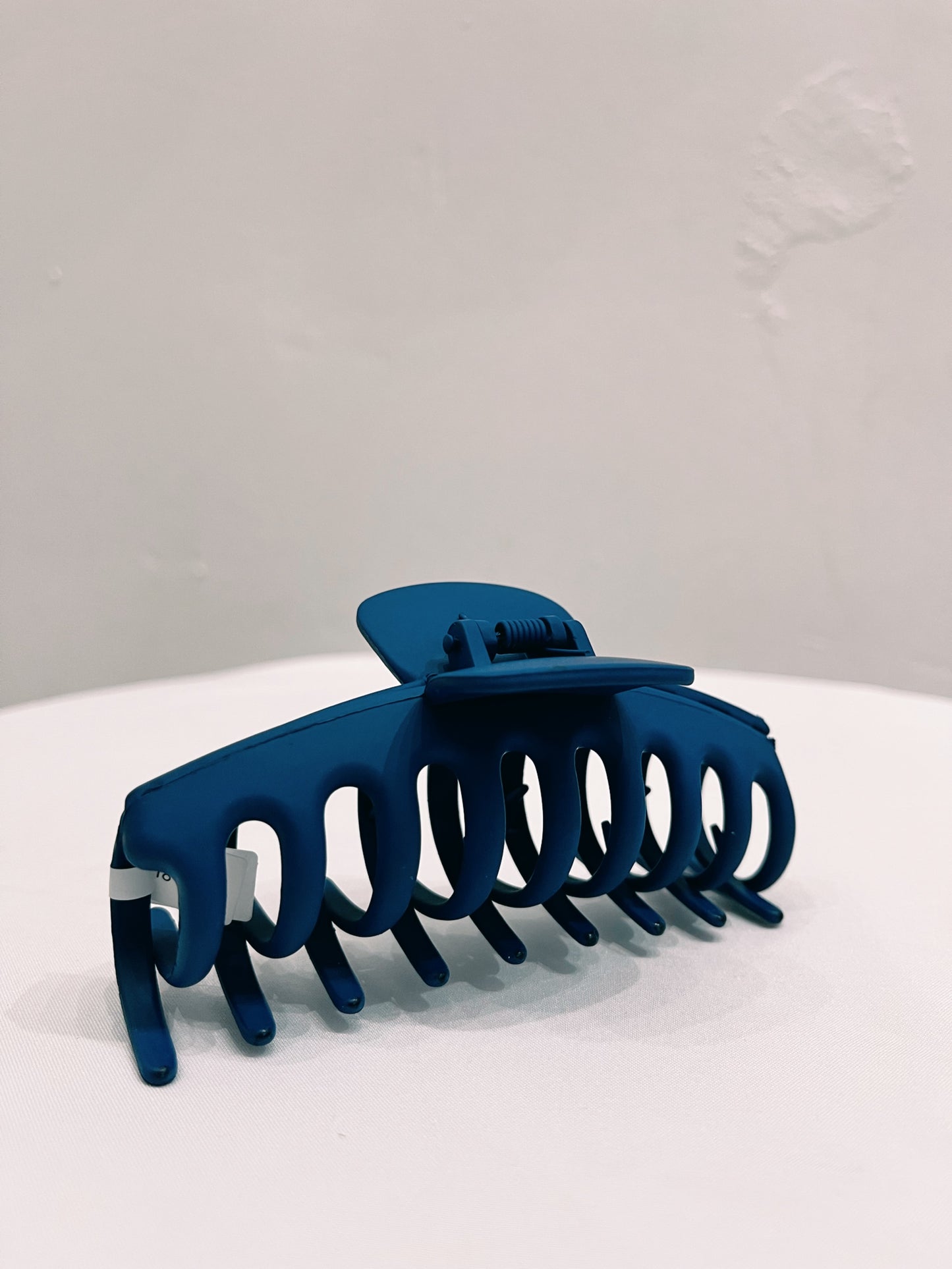 Oversized Matte Hair Claw