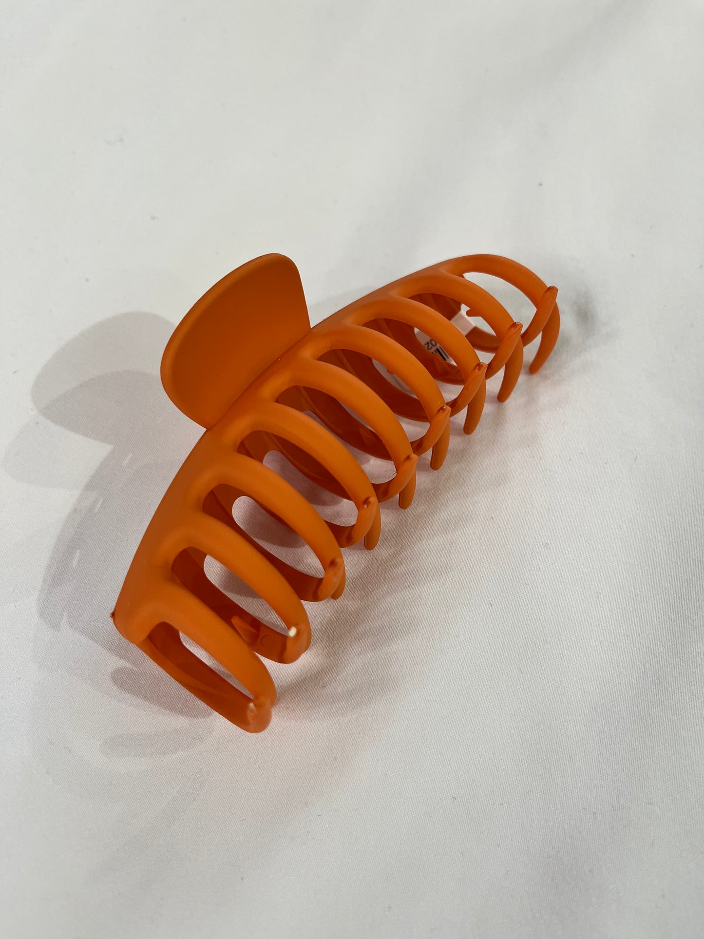 Oversized Matte Hair Claw