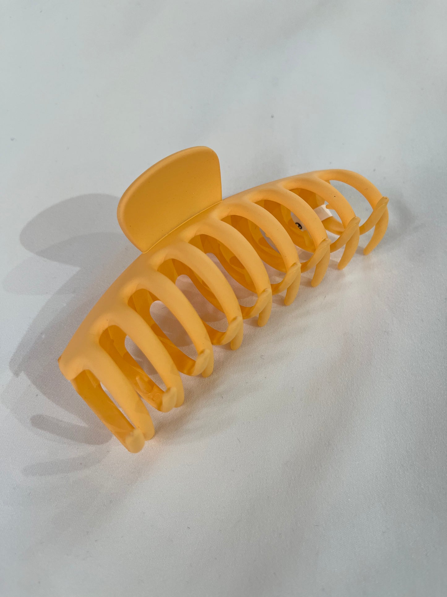 Oversized Matte Hair Claw