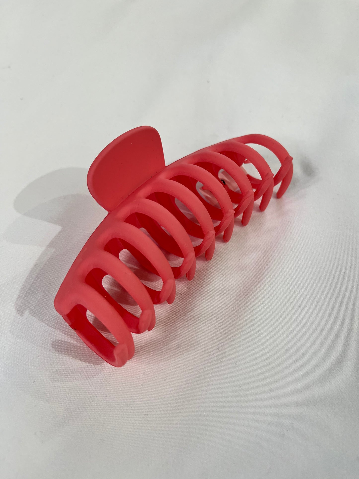Oversized Matte Hair Claw