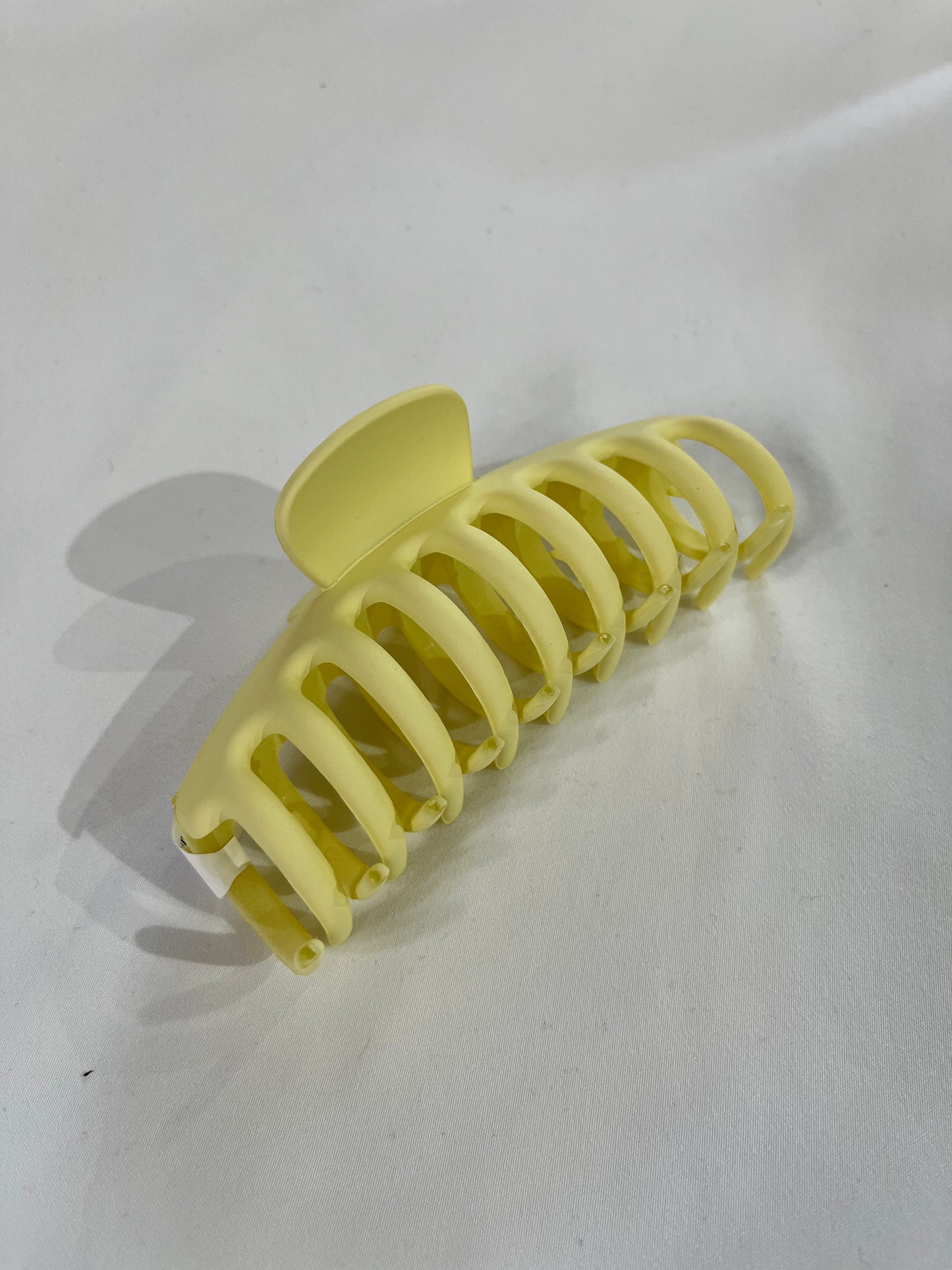 Oversized Matte Hair Claw