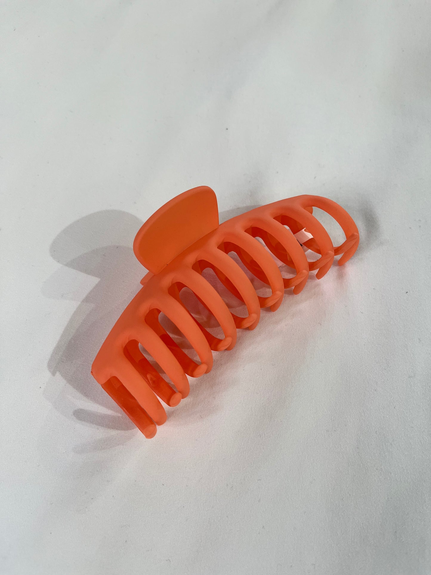 Oversized Matte Hair Claw