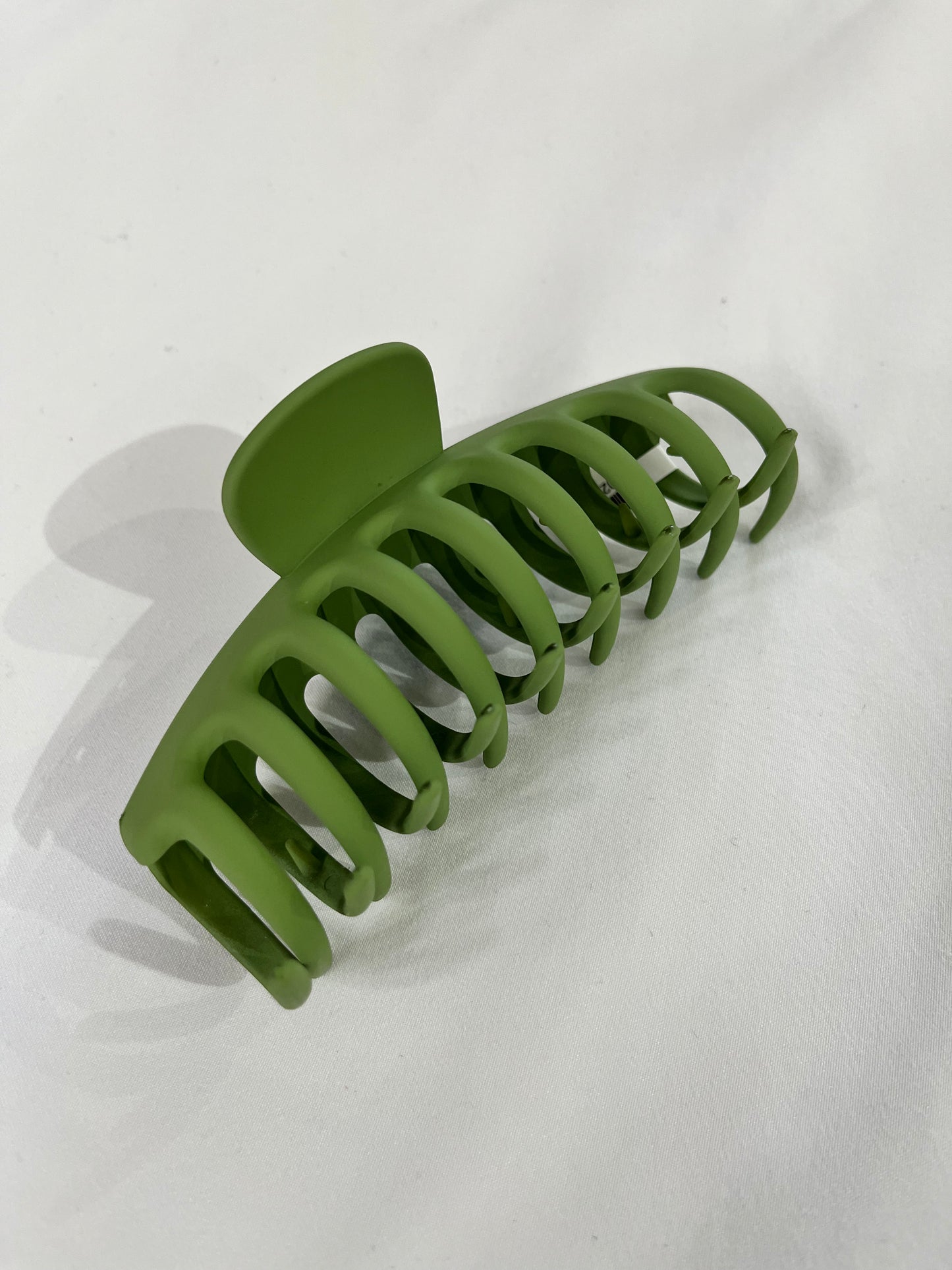 Oversized Matte Hair Claw