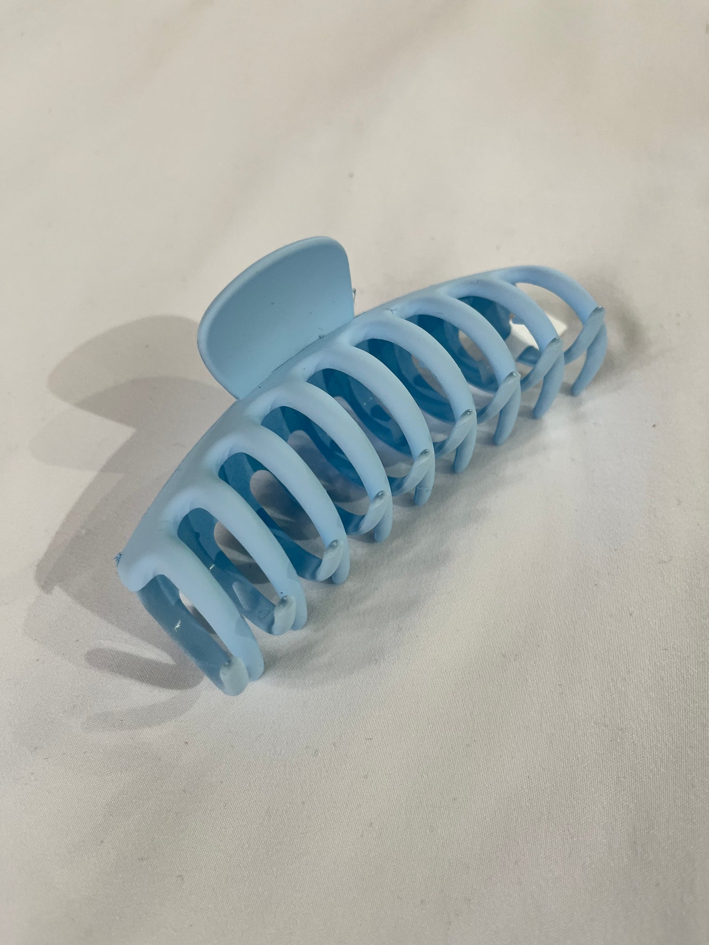 Oversized Matte Hair Claw