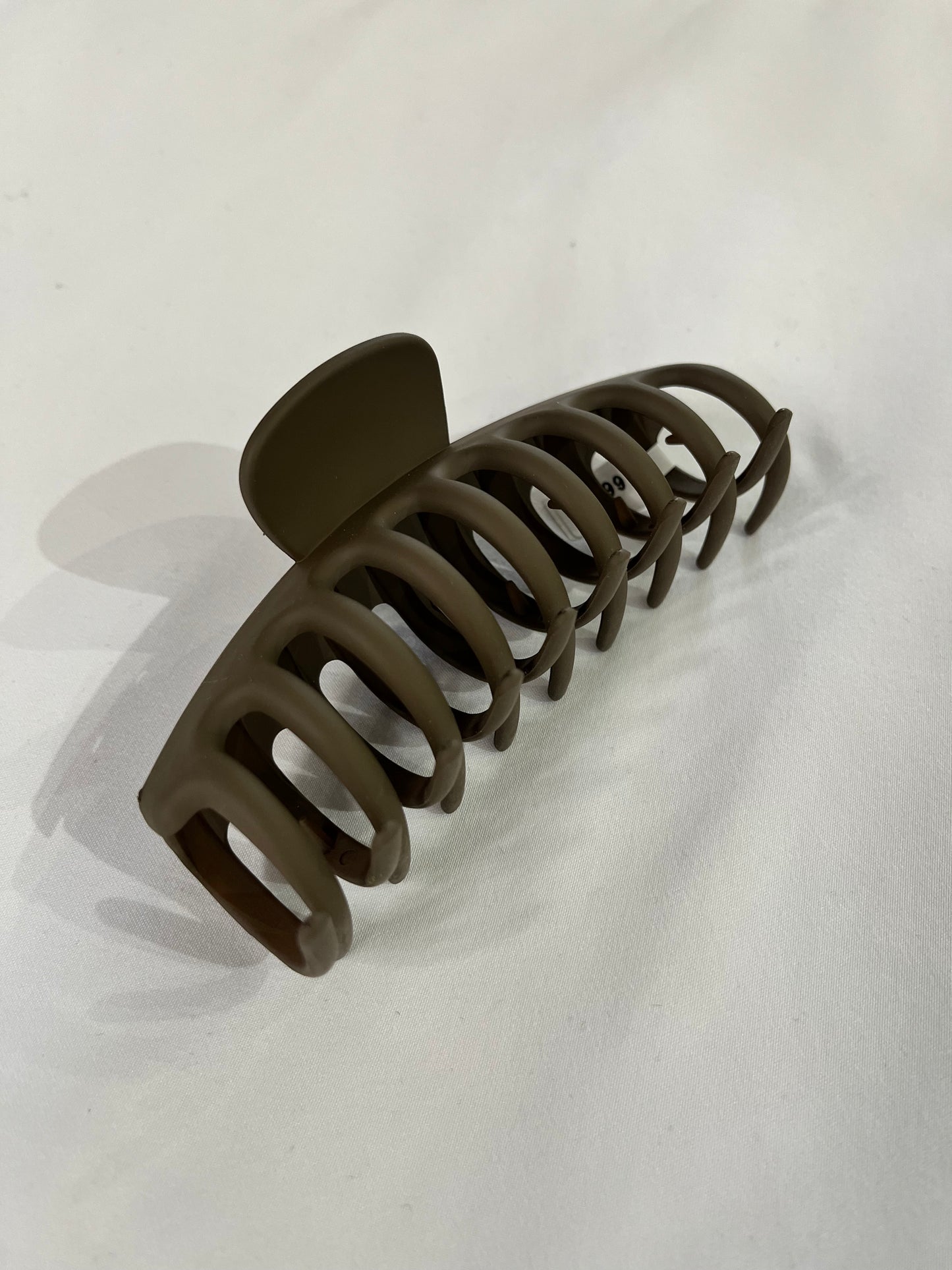 Oversized Matte Hair Claw