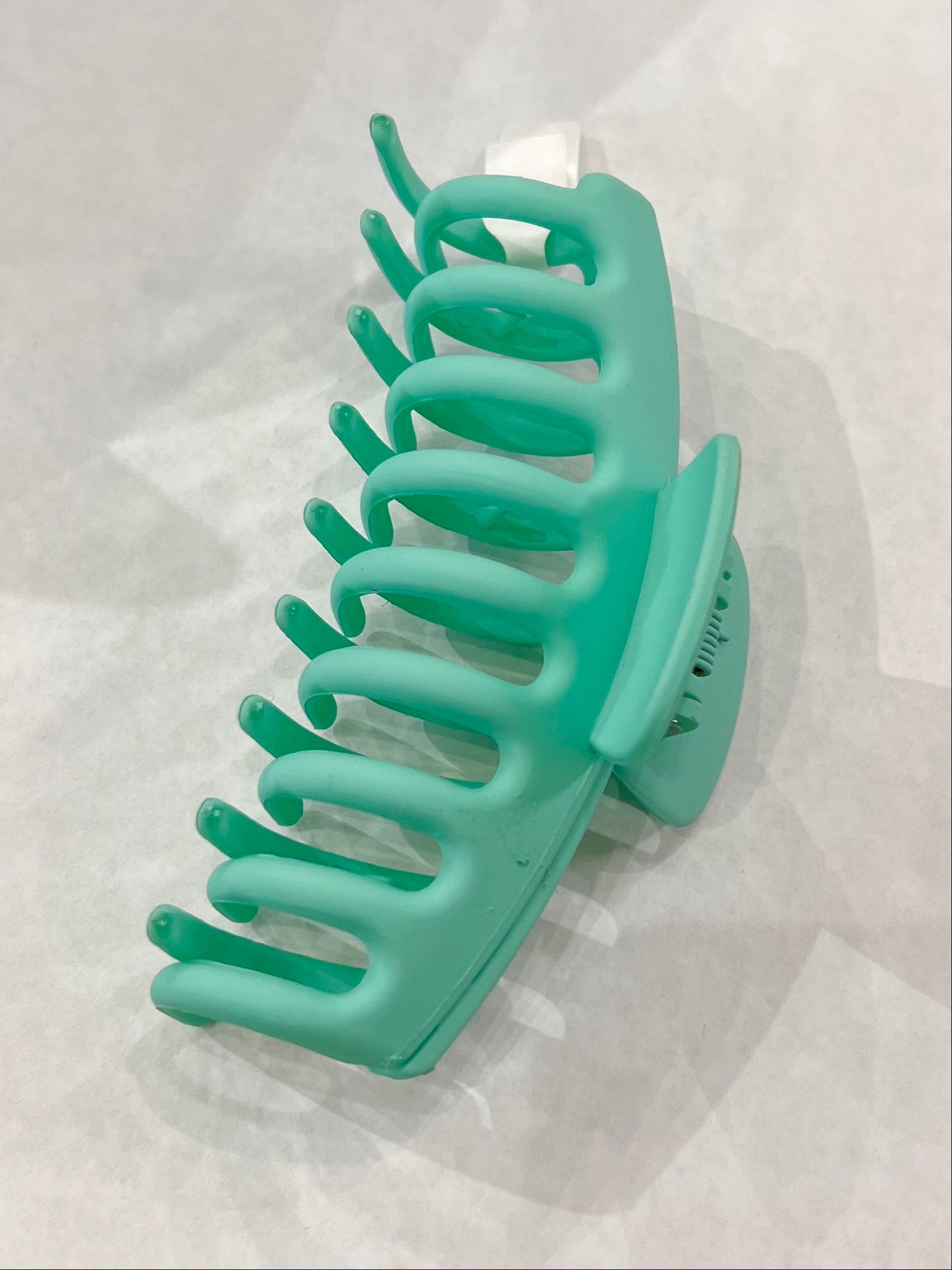 Oversized Matte Hair Claw