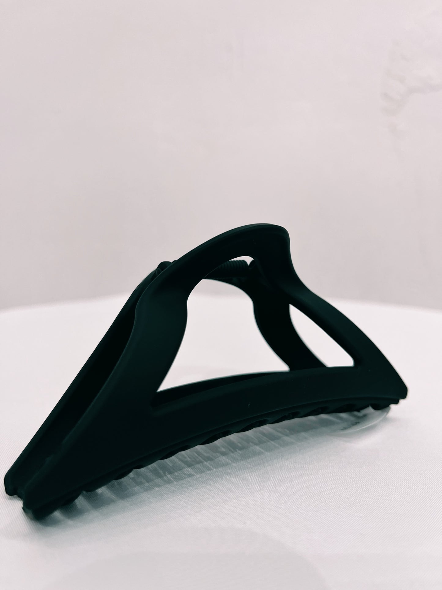 Curved Triangle Hair Clip