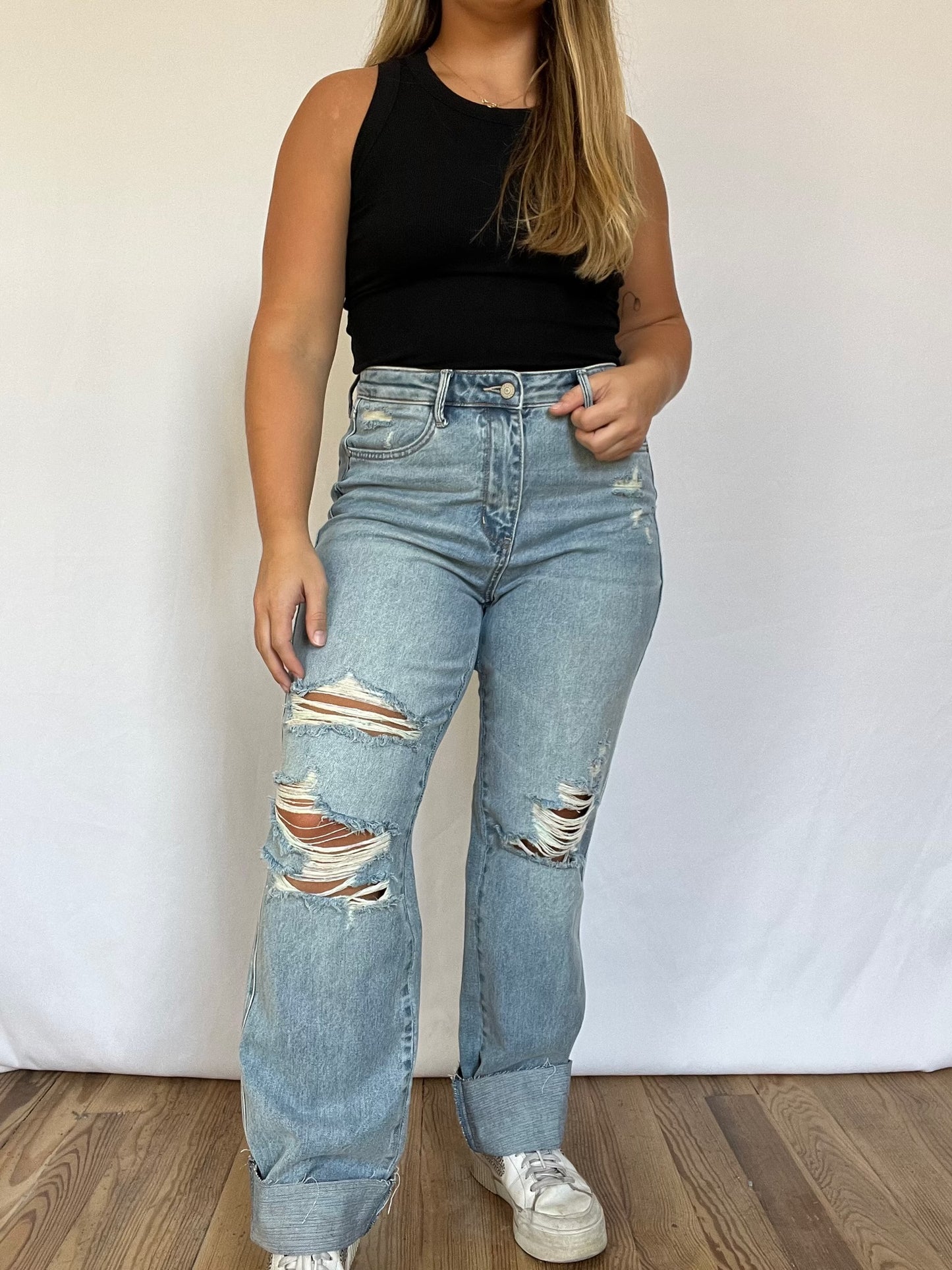 Judy Blue 90’s Distressed Straight Jean