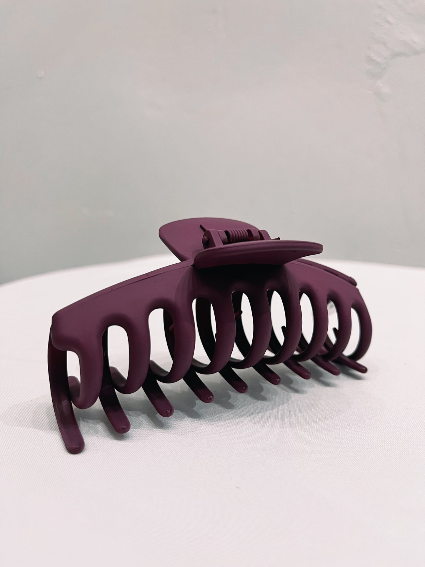 Oversized Matte Hair Claw