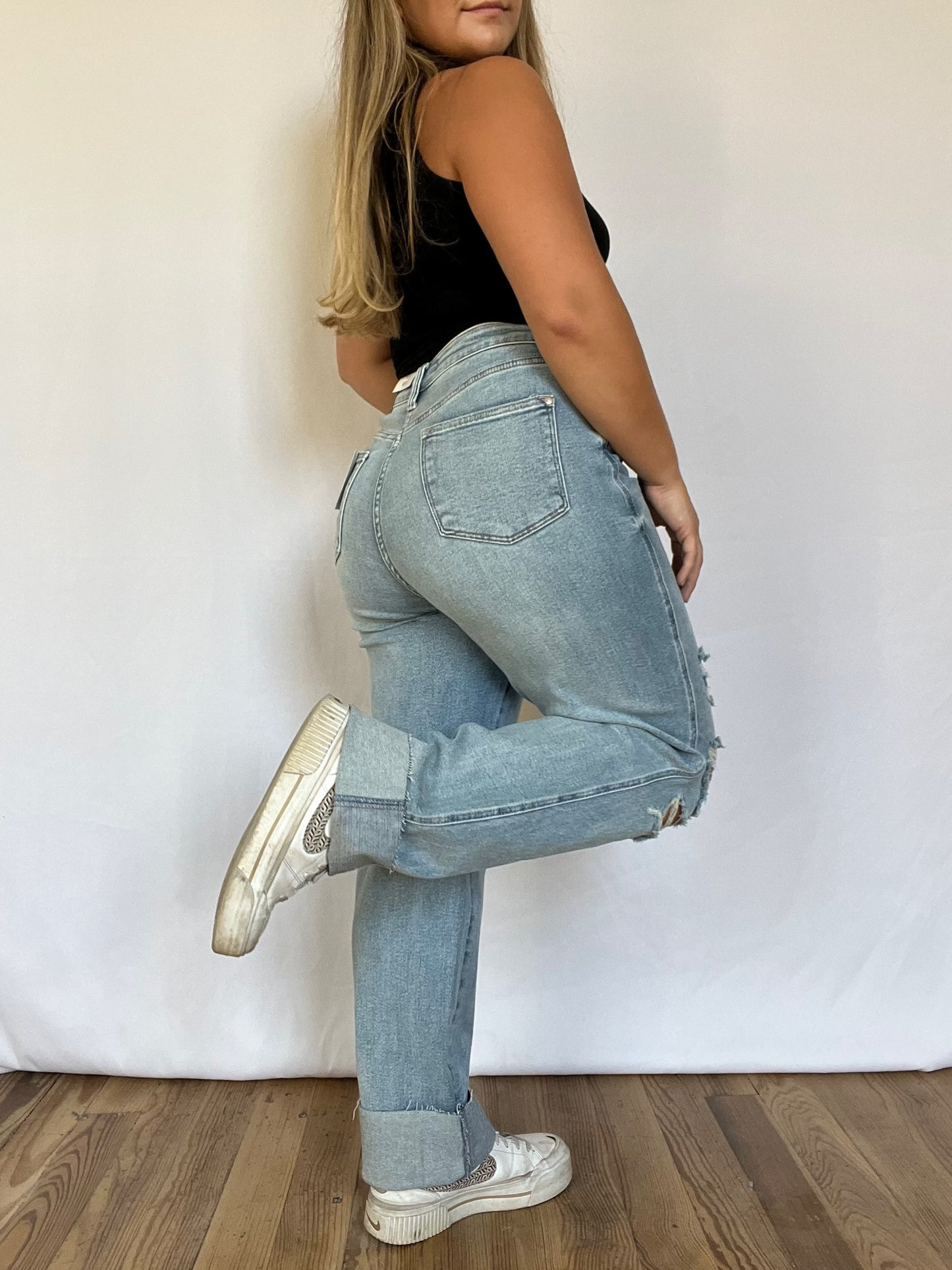 Judy Blue 90’s Distressed Straight Jean